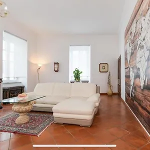 Appartement In Front Of Coliseum 2, Rome
